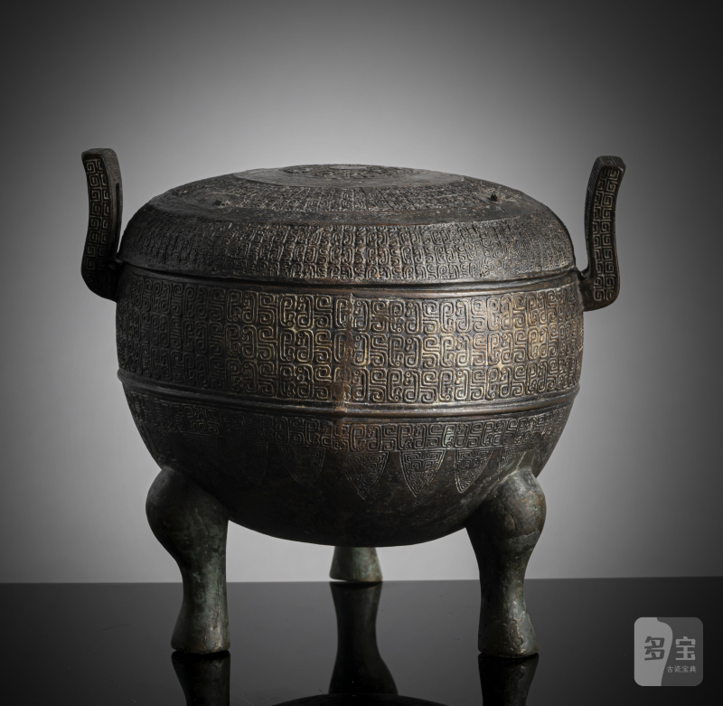Three-legged bronze food vessel "ding" type - 图2